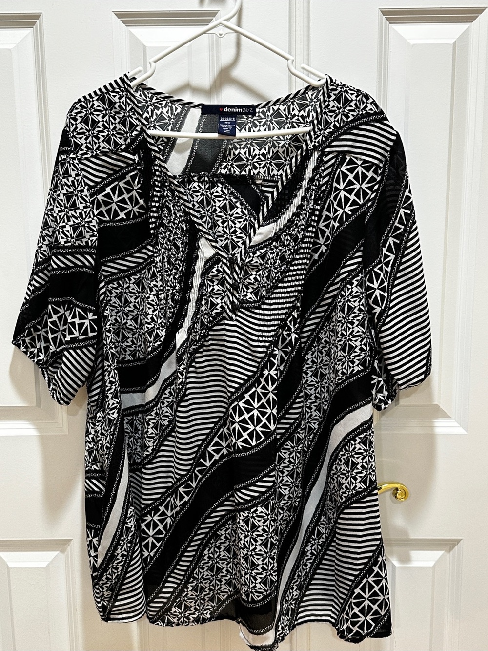 Denim 24/7 Black & White Geometric Knot-Front Tunic Top